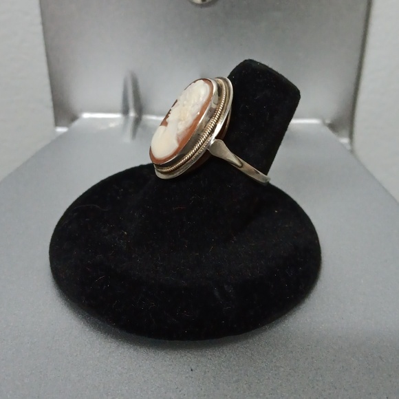 Vintage Italian cameo ring, size 7 - Picture 2 of 4
